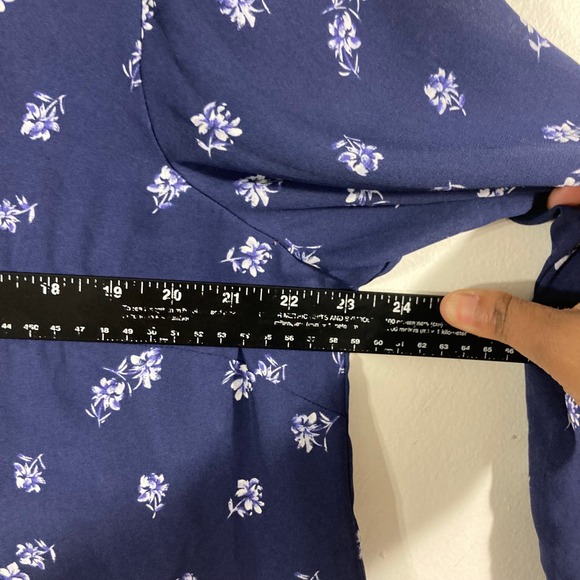 Lane Bryant Navy Blue Floral Split Neck Blouse with Ladder Lace Trim Size 14/16 - Picture 4 of 7